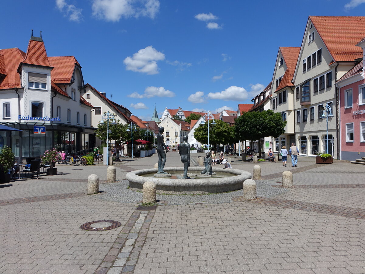 Bad Buchau, Badende Brunnen am Marktplatz (10.07.2022)