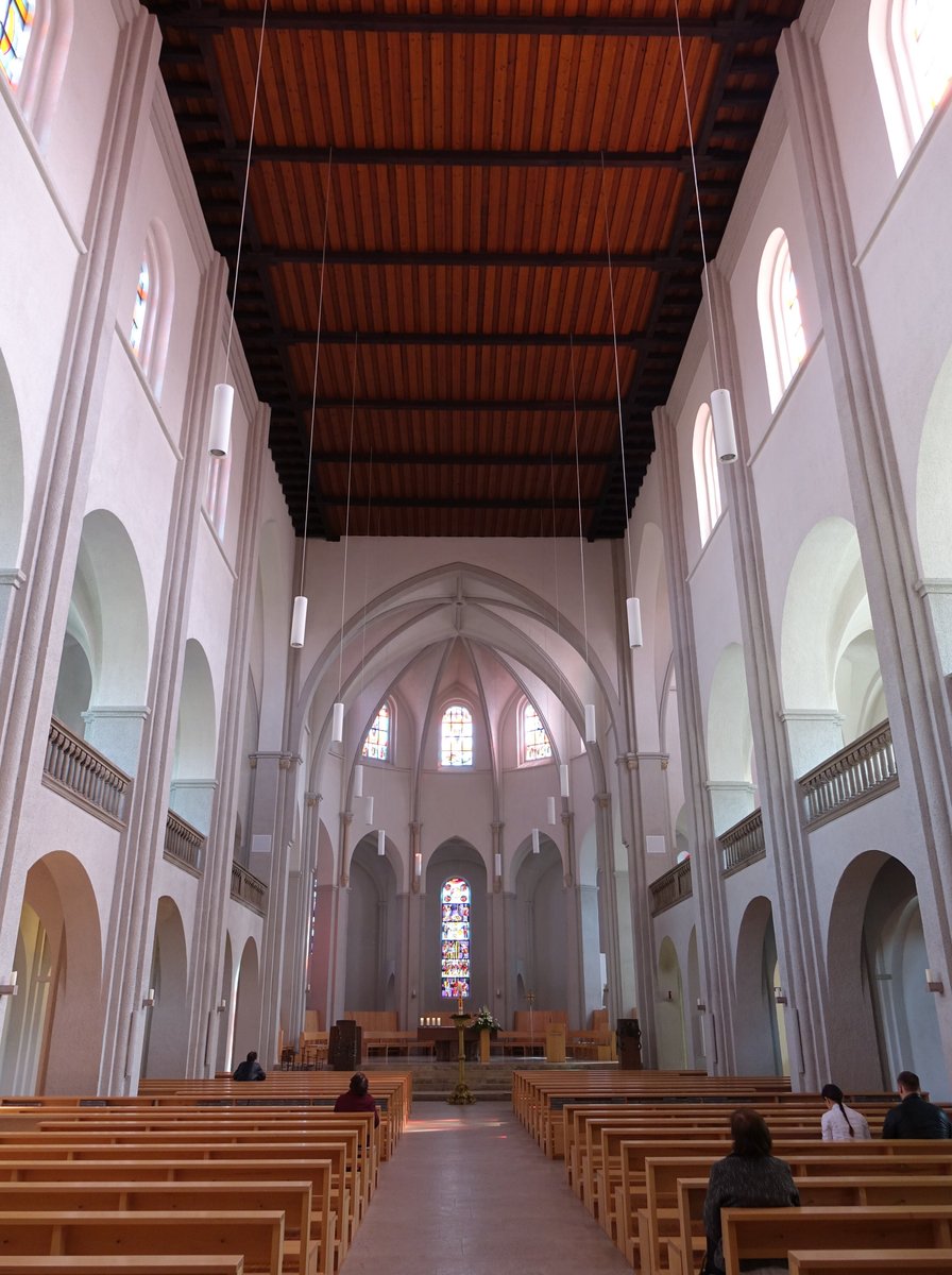 Bad Cannstadt, Innenraum der Kath. Liebfrauenkirche (10.04.2016)