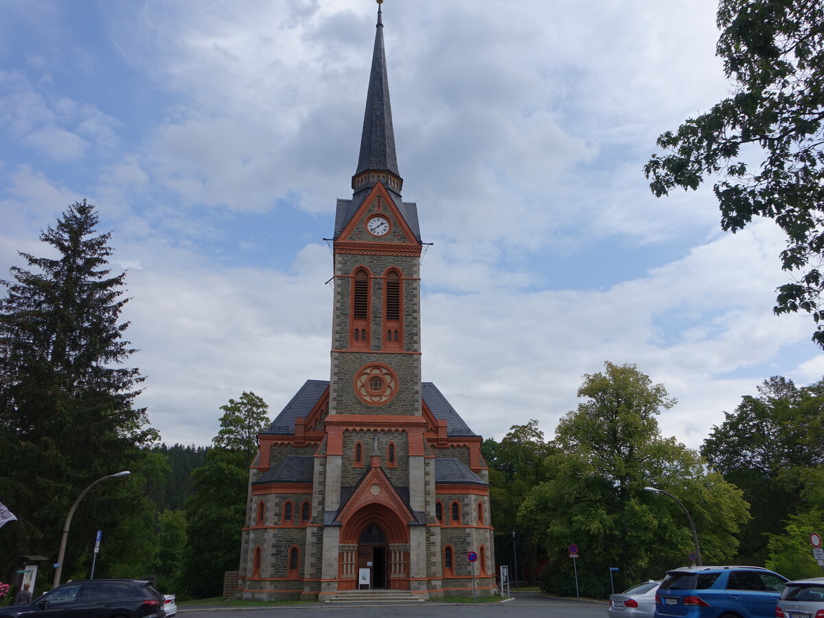 Bad Elster, evangelische St. Trinitatis Kirche, neugotisch erbaut 1892 (22.07.2023)
