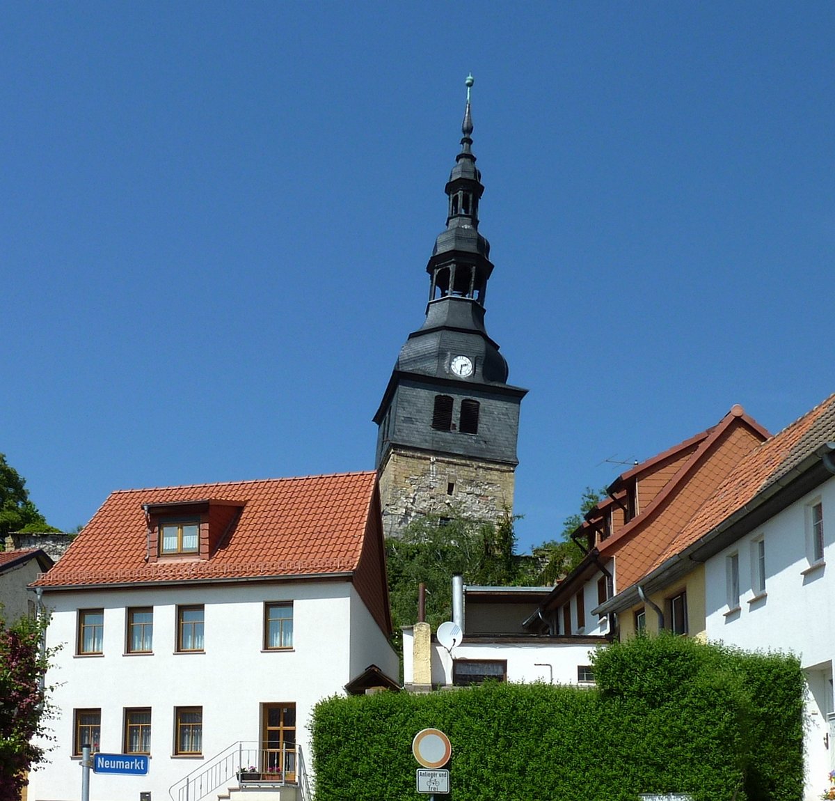 Bad Frankenhausen, Blick zum schiefen Turm der Oberkirche, Mai 2012