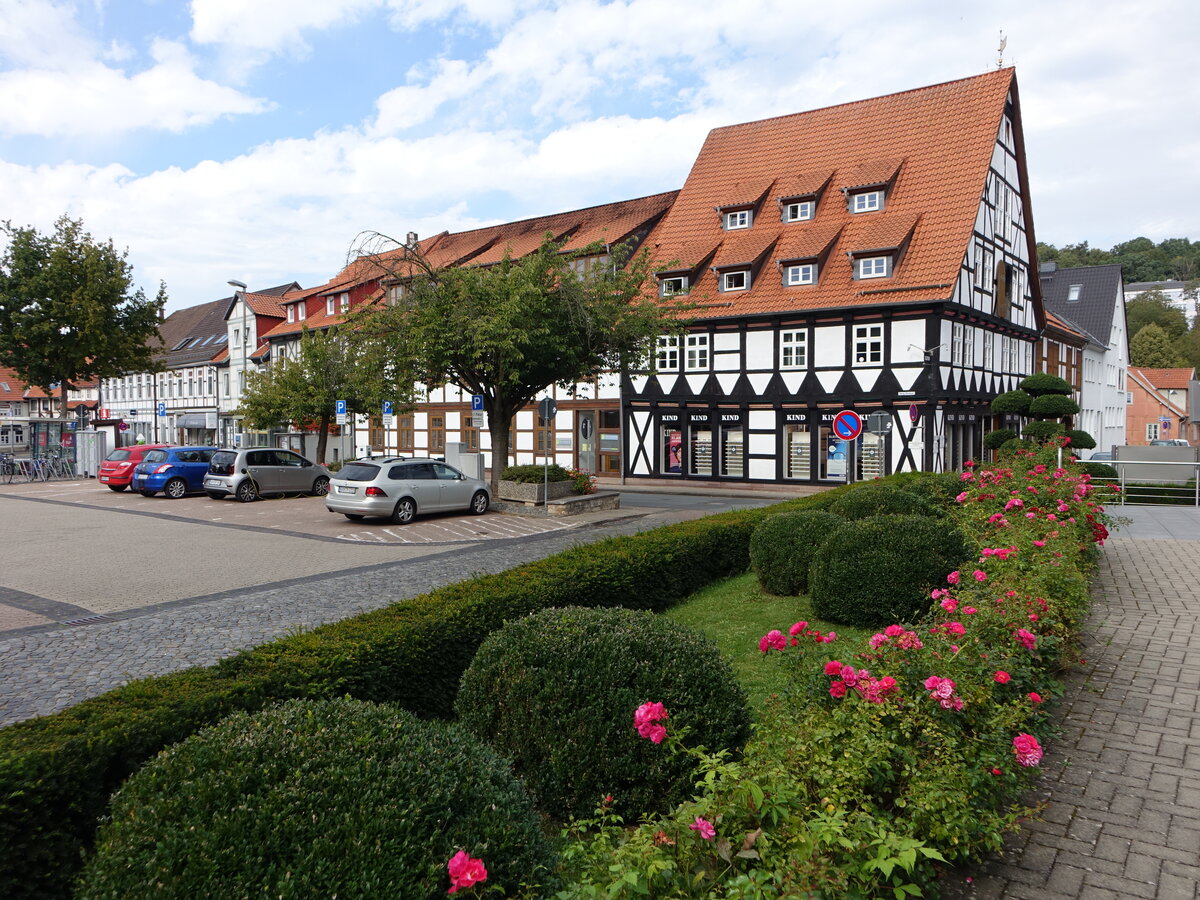 Bad Gandersheim, Fachwerkhuser am Platz am Plan (29.09.2023)