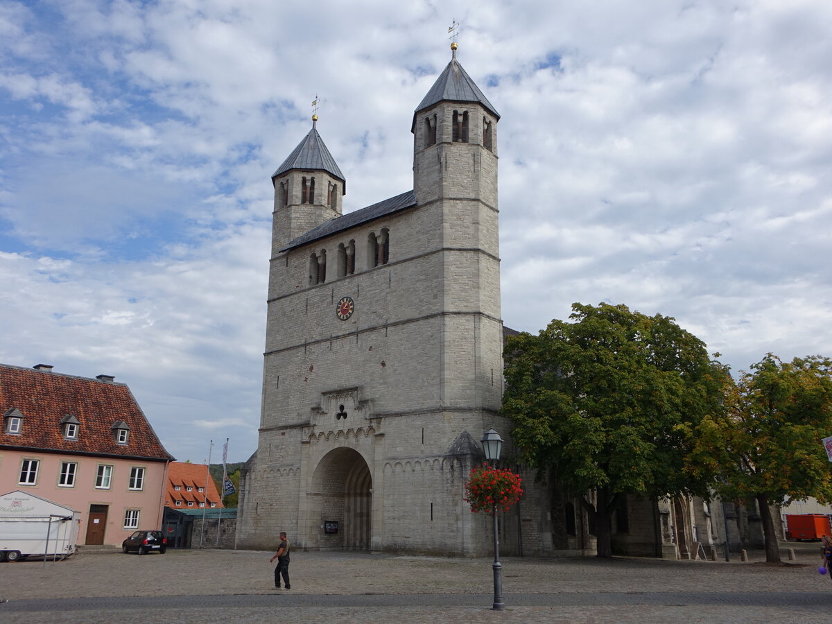 Bad Gandersheim, Stiftskirche St. Anastasius und Innocentius, erbaut ab 856, staufischer Westriegel erbaut im 12. Jahrhundert (29.09.2023)
