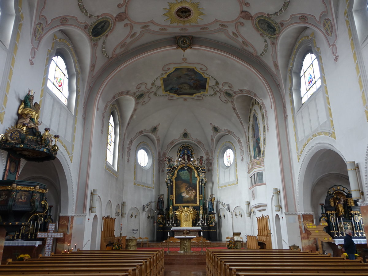 Bad Griesbach, Innenraum der kath. Pfarrkirche Hl. Familie, erbaut von 1910 bis 1912 durch Franz Rank (20.10.2018)