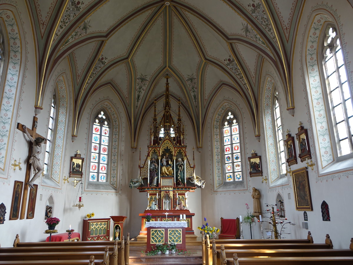 Bad Griesbach, neugotischer Innenraum der Maria Schutz Kirche (20.10.2018)