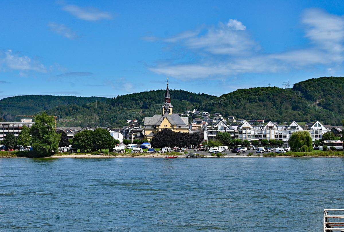 Bad Hnningen, Rheinufer mit St. Peter und Paul-Kirche - 14.08.2021