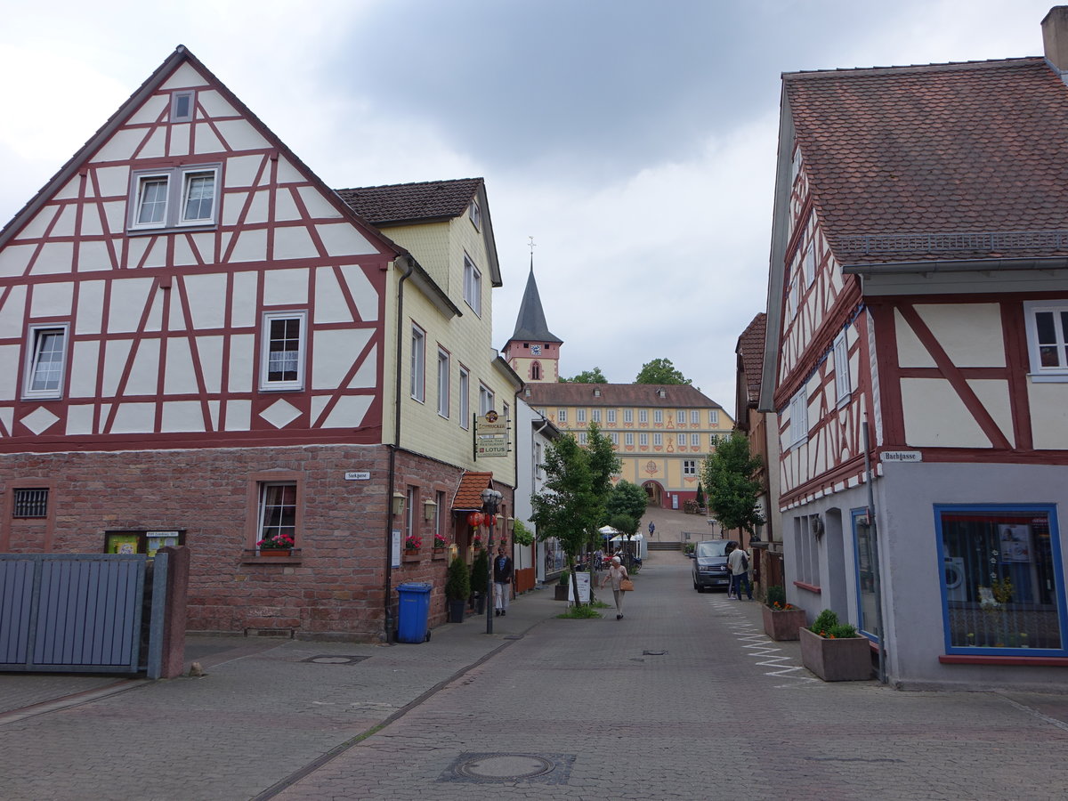 Bad Knig, Fachwerkhuser in der Sackgasse und Bachgasse (13.05.2018)