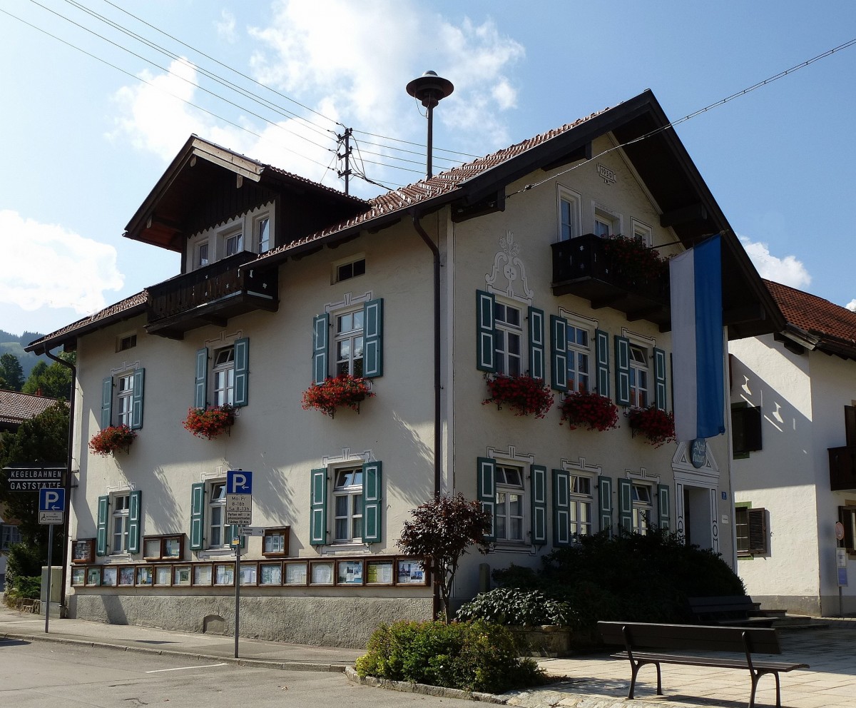 Bad Kohlgrub, das Rathaus des ca.2500 Einwohner zhlenden Ortes im Alpenvorland, Sept.2014