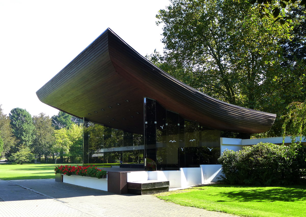 Bad Krozingen, berdachte Veranstaltungsbhne im Kurpark, Sept.2015