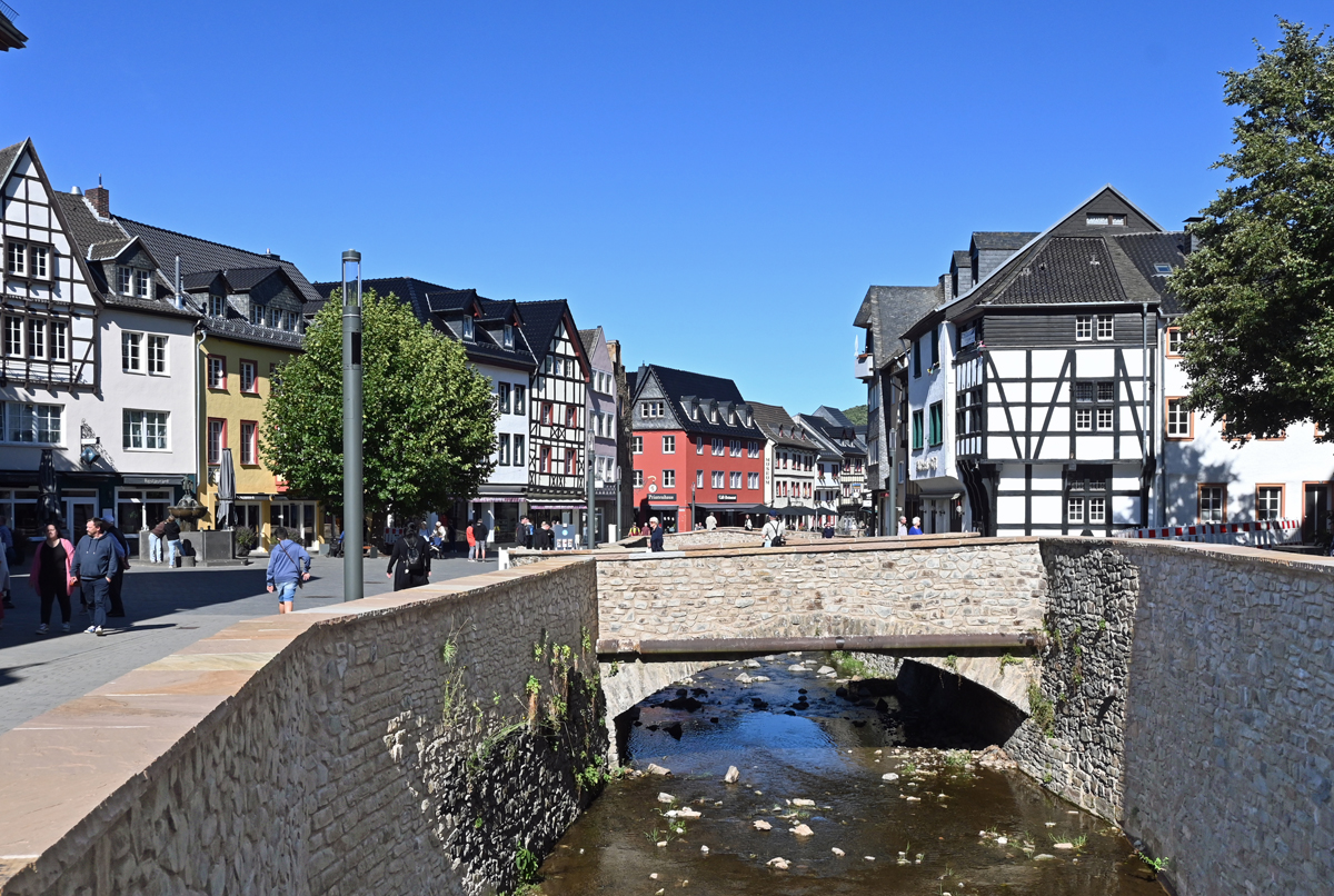 Bad Mnstereifel am 24.09.2023, 2 Jahre und 2 Monate nach der Flutkatastrophe. Noch sind nicht alle Schden behoben, der Erftlauf ist fast komplett renoviert und im Zentrum sieht es auch gut aus. 