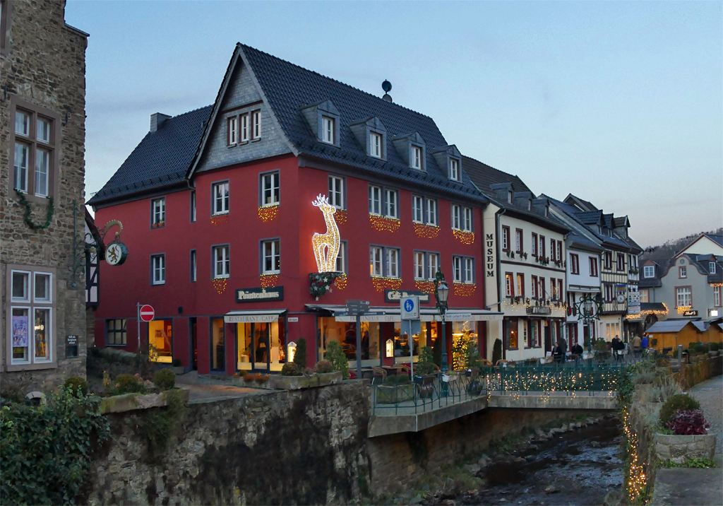 Bad Mnstereifel - Cafe/Restaurant  Printenhaus  in der Abenddmmerung - 20.12.2016