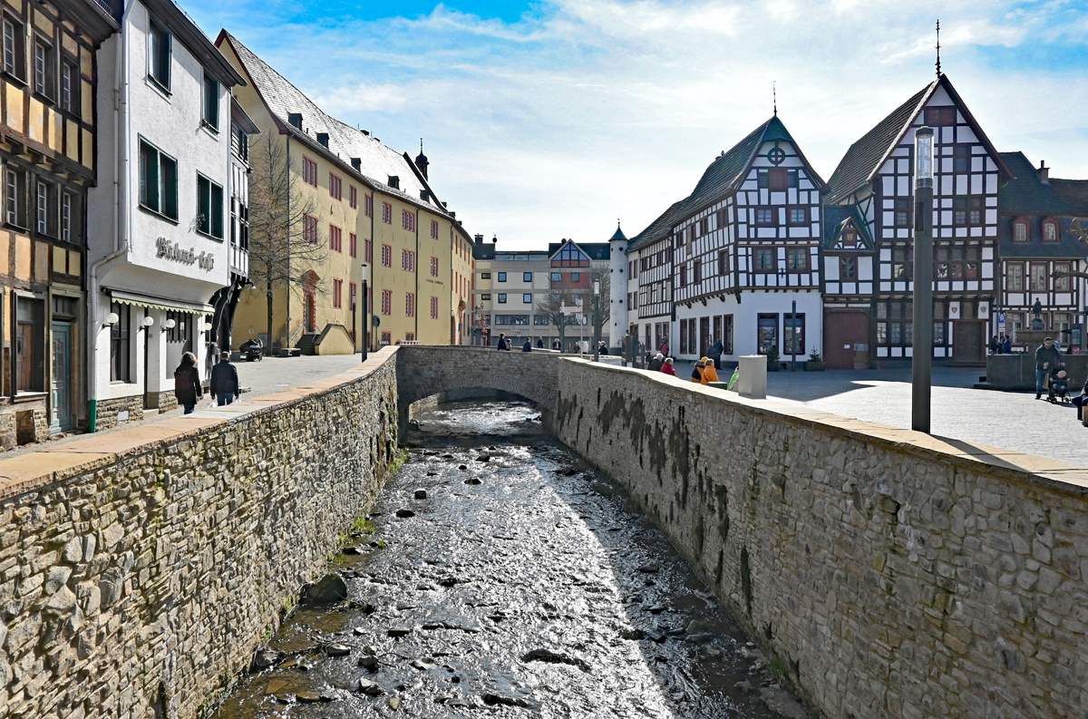 Bad Mnstereifel - Erftlauf durch die Innenstadt am Marktplatz - 09.03.2024