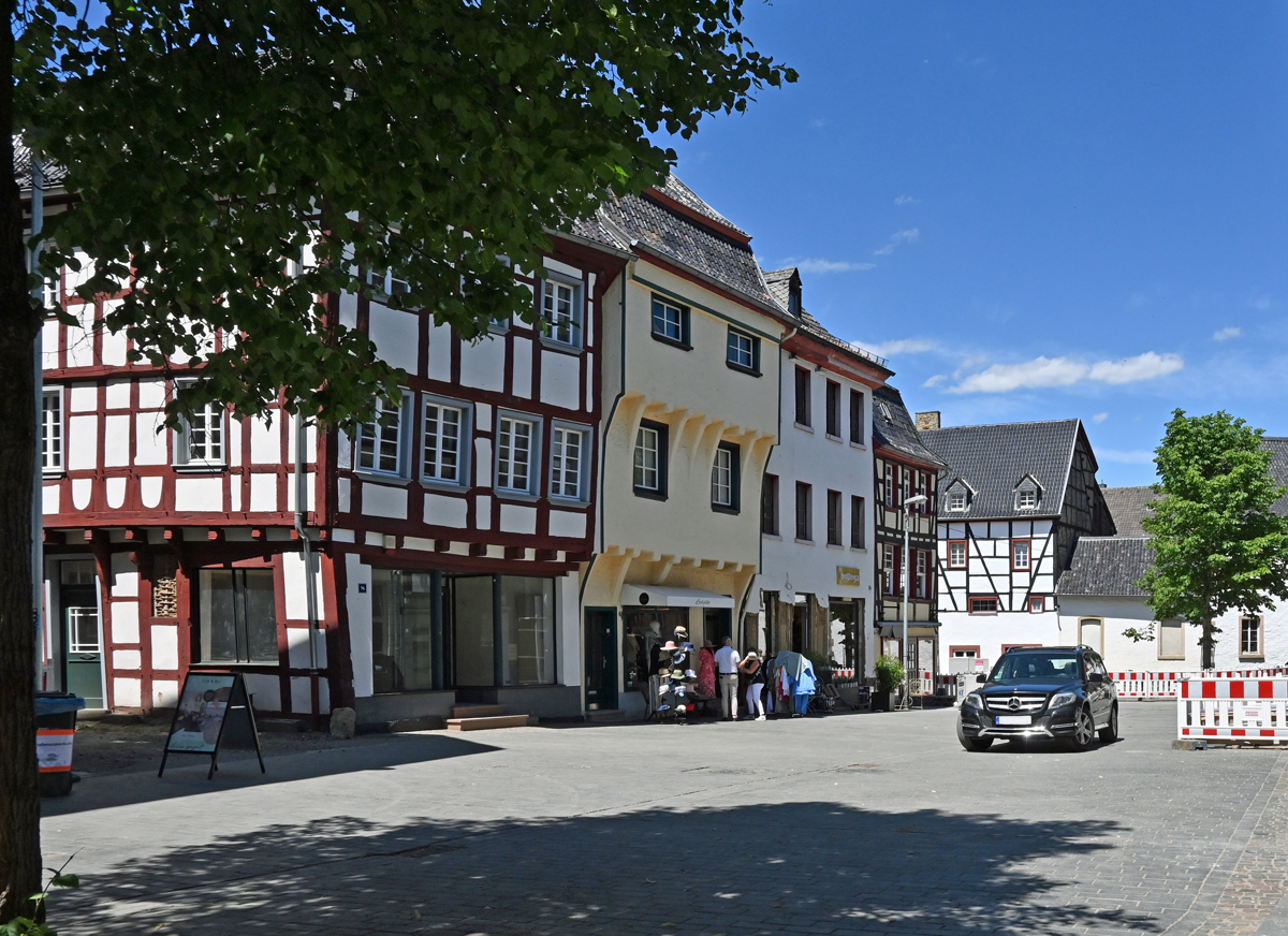 Bad Mnstereifel - erste Geschfte nach der Flutkatastrophe wieder geffnet. 03.07.2022