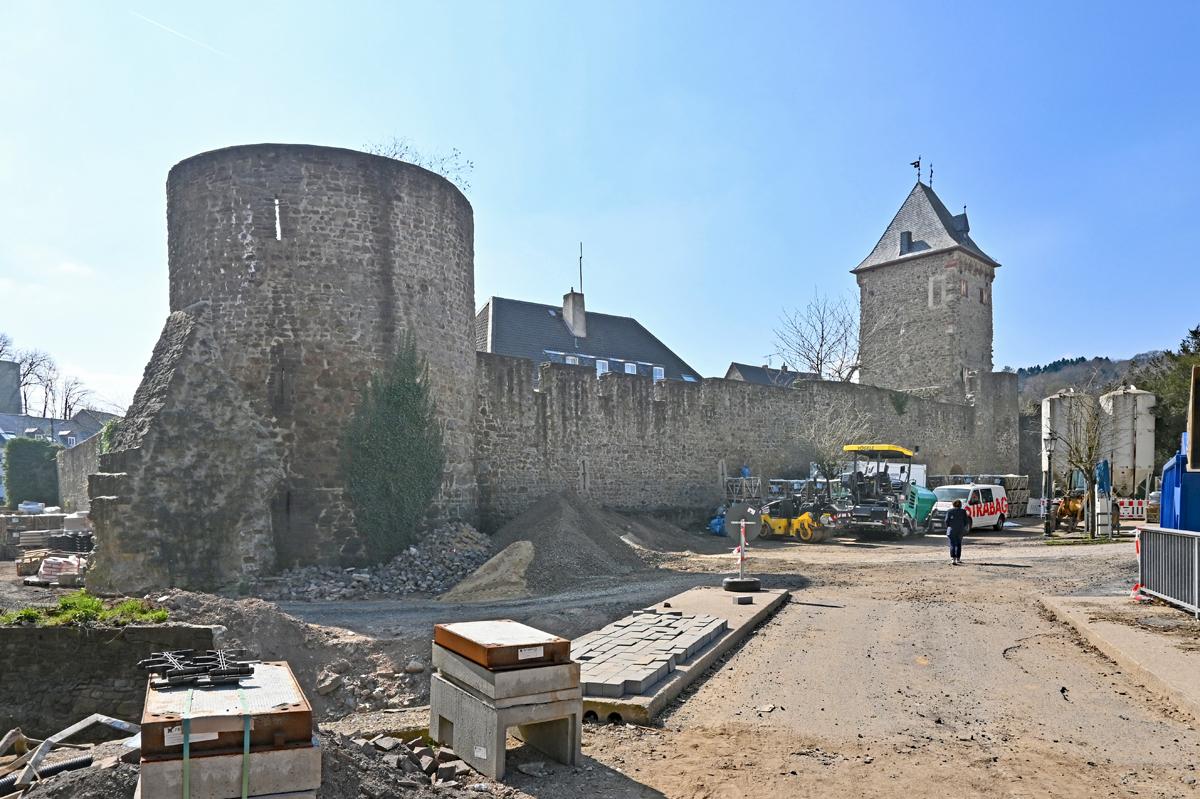 Bad Mnstereifel - Renovierungsarbeiten an der von der Flut beschdigten Stadtmauer - 27.03.2022