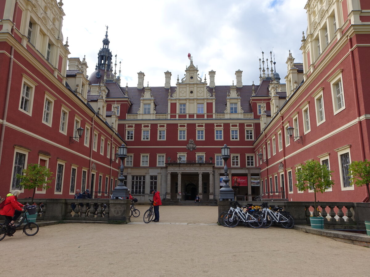 Bad Muskau, Innenhof des neuen Schloss des Frsten Pckler (17.09.2021)