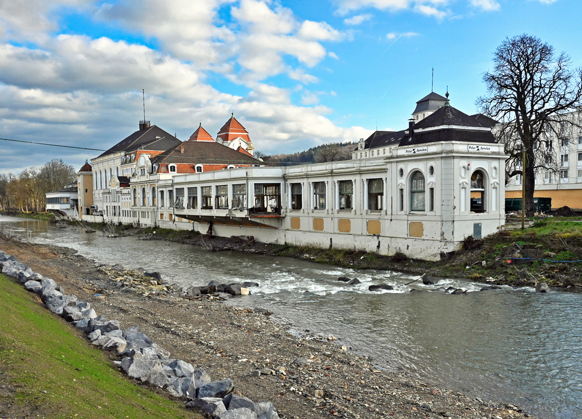 Bad Neuenahr - Kurhaus und Geschfte vom Ahr-Flutwasser untersplt - 6 Monate danach noch nicht nutzbar - 02.01.2022