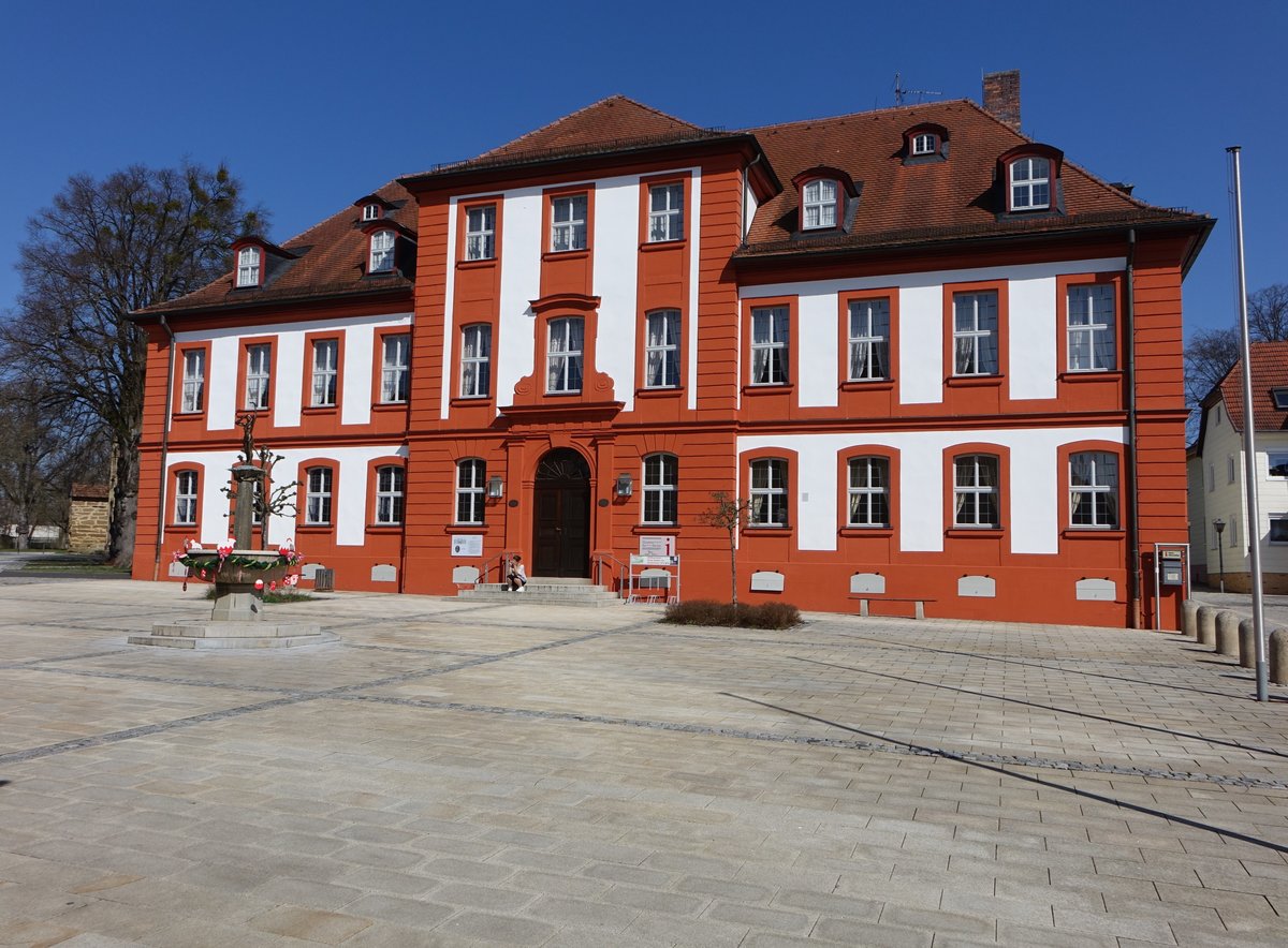 Bad Rodach, ehemaliges herzogliches Jagdschloss, Zweigeschossiger Walmdachbau mit dreigeschossigem Mittelrisalit, erbaut von 1748 bis 1749 von Johann David Steingruber (08.04.2018)
