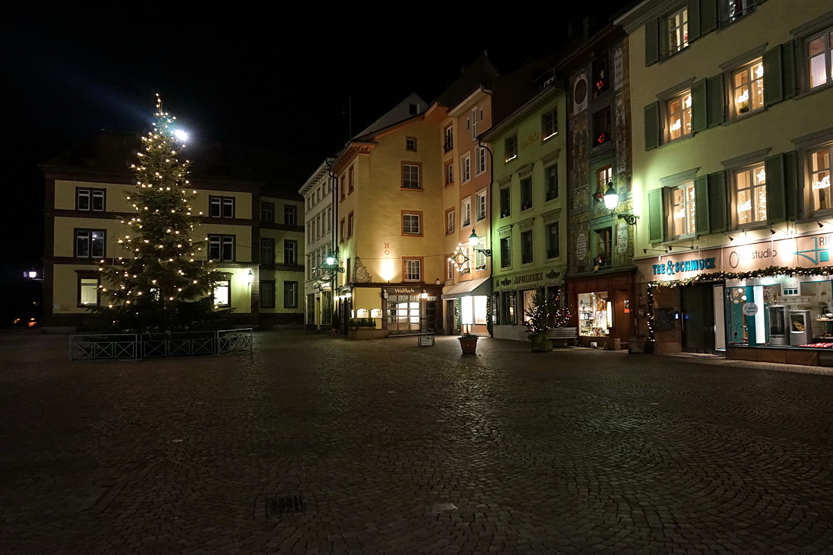 Bad Säckingen - Münsterplatz. Hier kommt wirklich Weihnachtstimmung auf, kein Wunder es ist ja Heiligabend. 24.12.2013