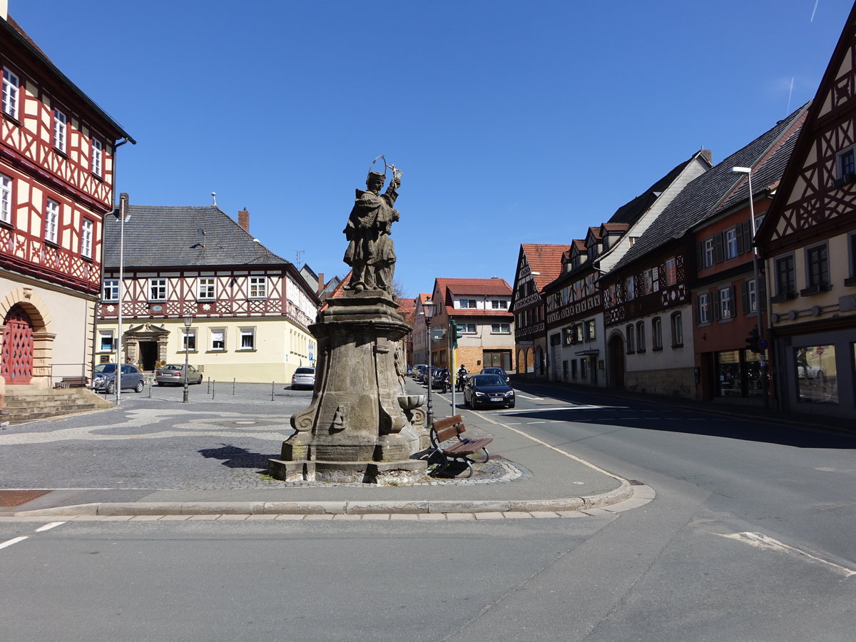 Bad Staffelstein, Nepomuk-Brunnen, aus Sandstein erbaut um 1730 durch Johann Michael Fries (07.04.2018)