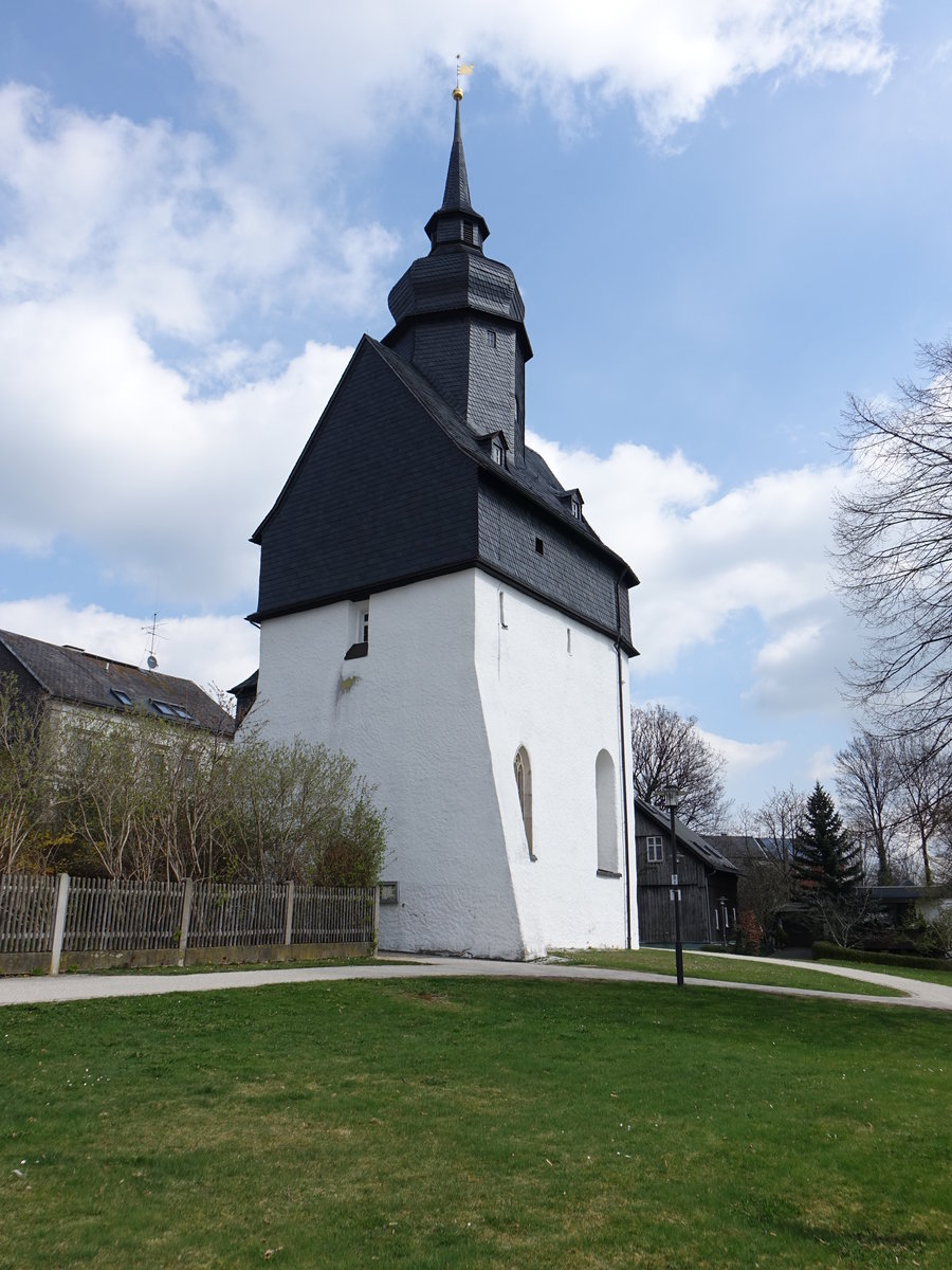 Bad Steben, alte Ev. Wehrkirche, erbaut im 14. Jahrhundert mit Wehrgeschoss und Dachreiter (14.04.2017)