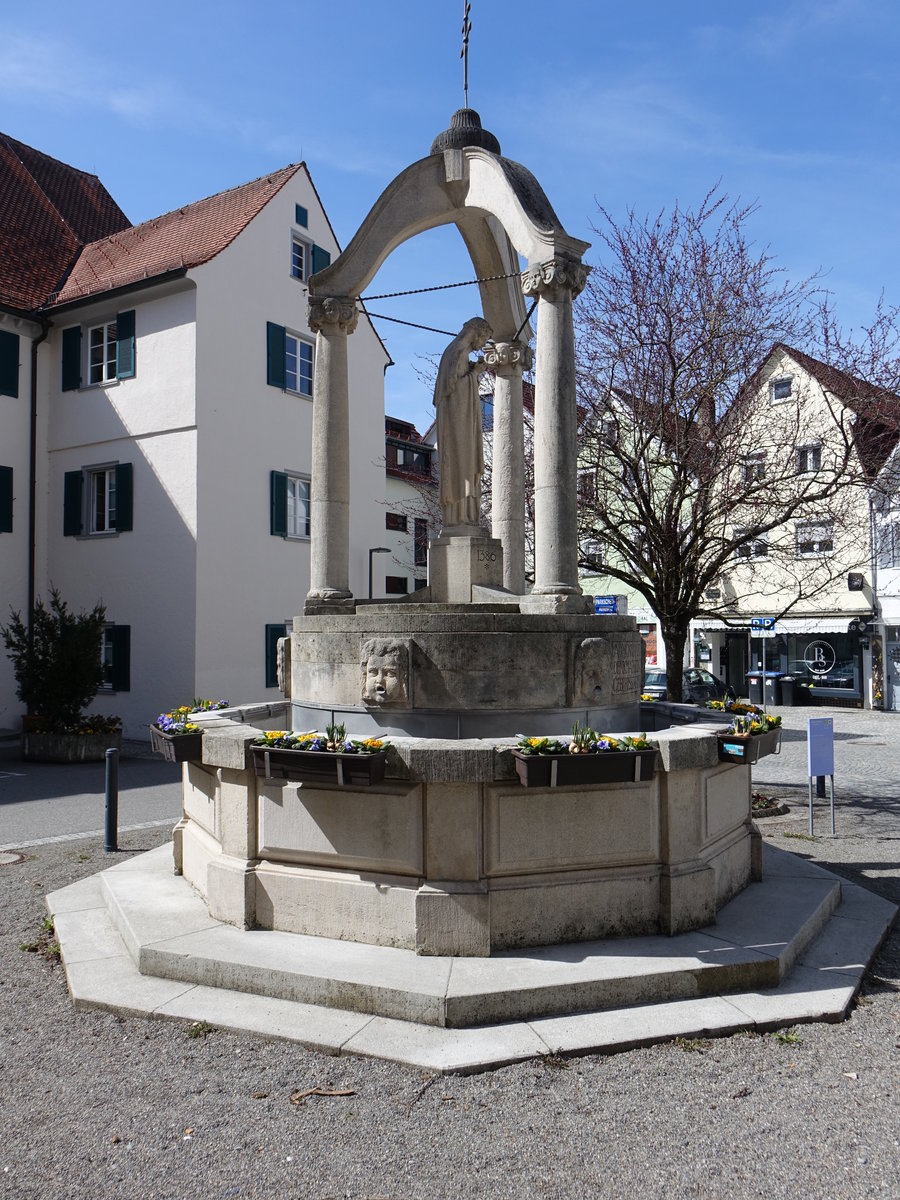 Bad Waldsee, Gut Betha Brunnen von 1911 am Gut Betha Platz (28.03.2021)