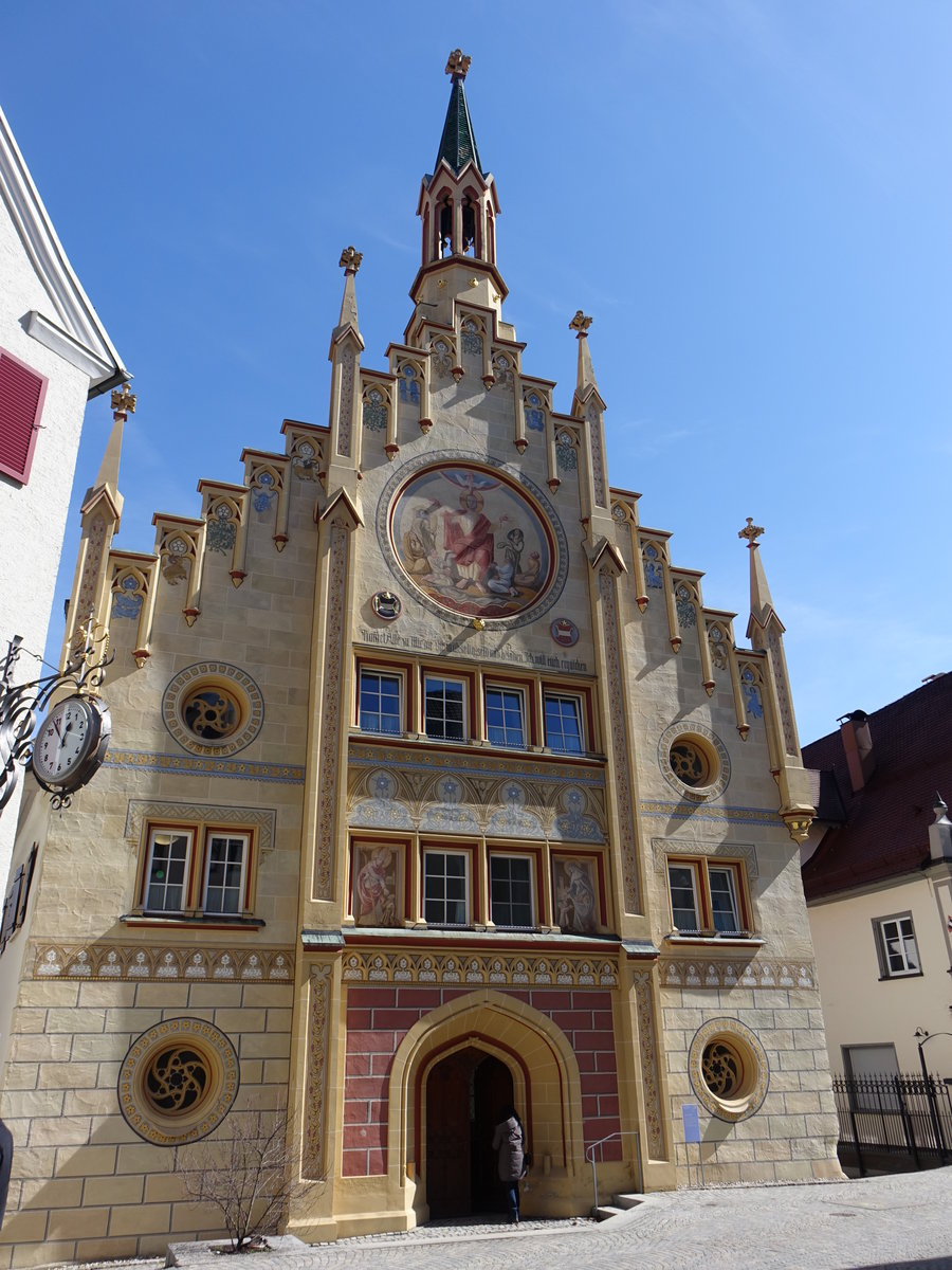 Bad Waldsee, Spitalkapelle im Hl. Geist Spital, erbaut ab 1300, neugotische Schaufassade von 1856, bemalt von H. Kolb 1885 (28.03.2021)