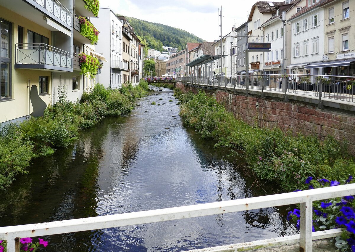 Bad Wildbad, Blick Enz aufw�rts entlang der K�nig-Karl-Stra�e, Sept.2026