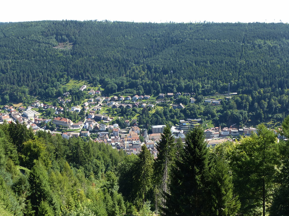 Bad Wildbad, der ca.10 000 Einwohner zhlende Kurort mit Thermalbad im Nordschwarzwald gehrt zu den ltesten Bdern in Europa, Aug.2017