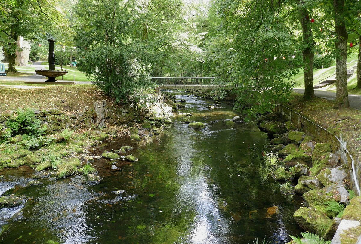 Bad Wildbad, der Kurpark erstreckt sich beidseitig der Enz �ber die Stadtgrenze hinaus, Sept.2026