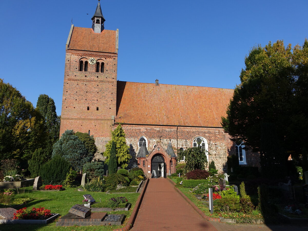 Bad Zwischenahn, evangelische Kirche St. Johannes, erbaut ab 1150 (08.10.2021)