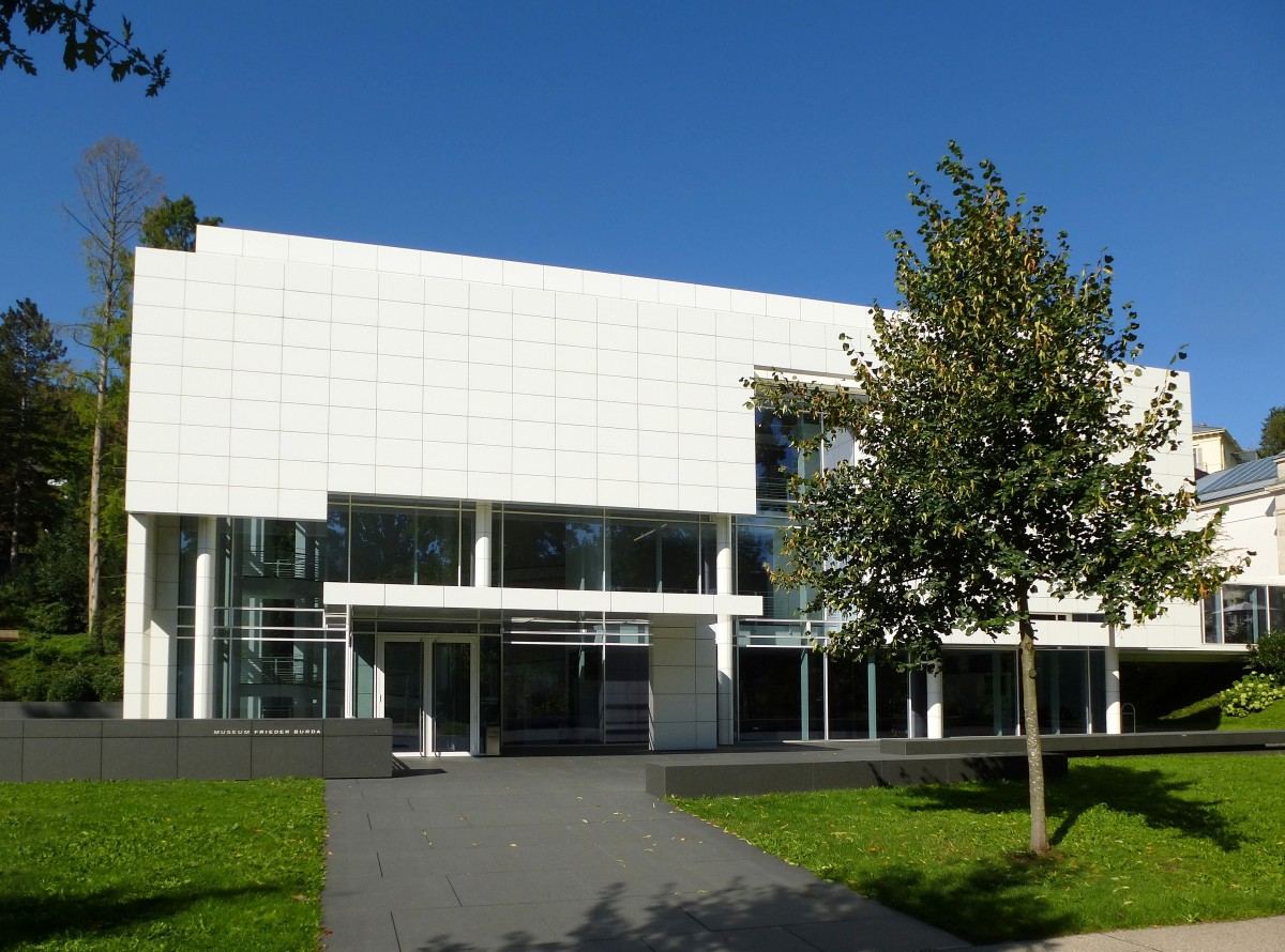 Baden-Baden, das 2004 erffnete Burda Kunstmuseum, erbaut vom amerikanischen Architekten Richard Meier, Sept.2015