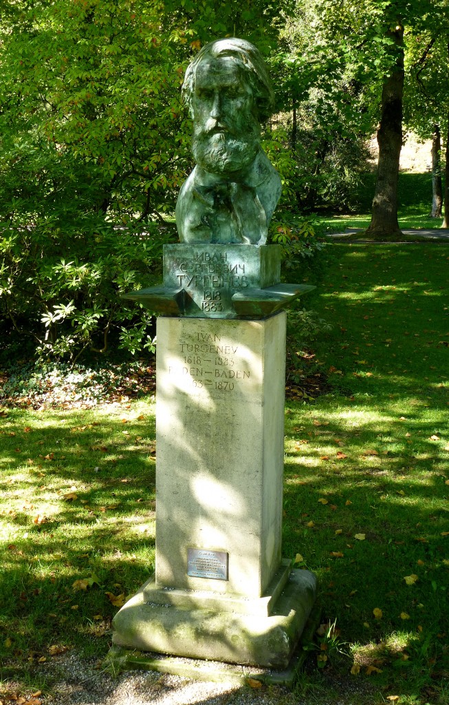 Baden-Baden, Denkmal fr den russischen Schriftsteller Iwan Turgenev (1818-83), der mehrere Jahre hier gelebt hat, steht in den Parkanlagen an der Lichtentaler Allee, Sept.2015