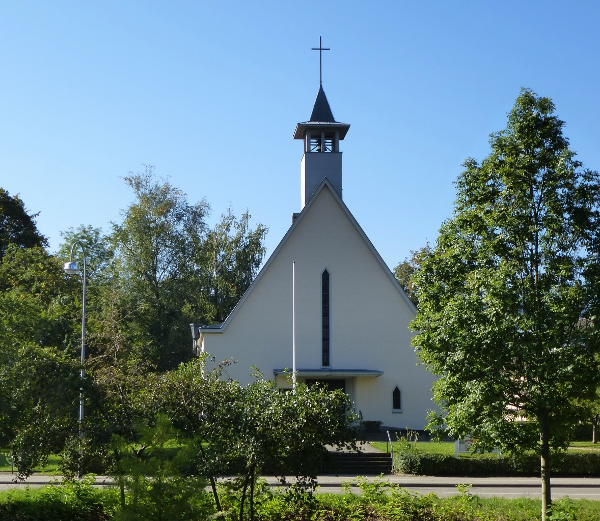 Baden-Baden, die evangelische Friedenskirche im Stadtteil Oos, eingeweiht 1936, Sept.2015