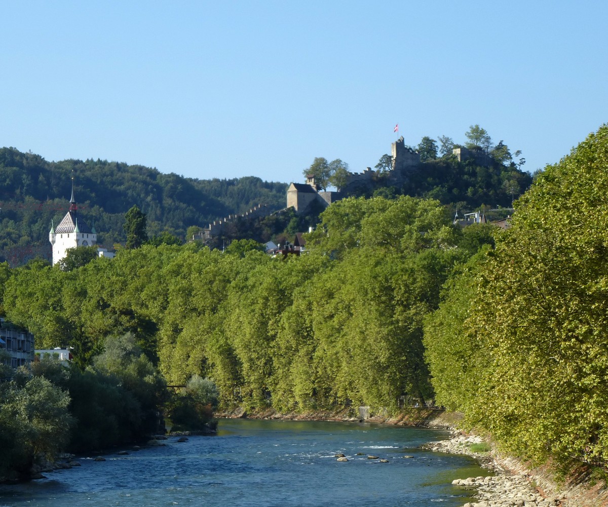 Baden, Blick fluaufwrts zur Burgruine Stein, links der 57m hohe Stadtturm, Sept.2015