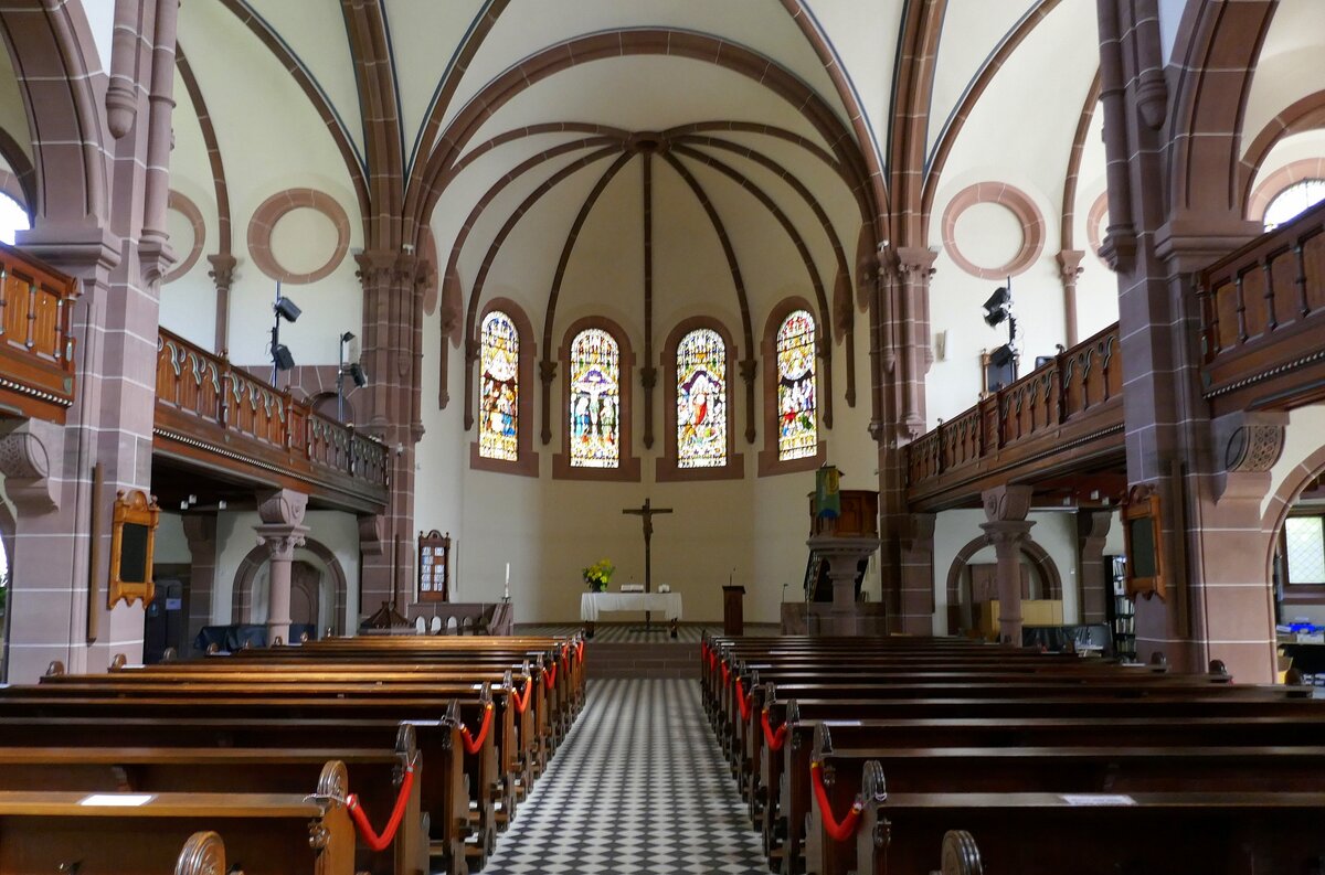 Badenweiler, Blick zum Altar in der evangelischen Pauluskirche, Sept.2021