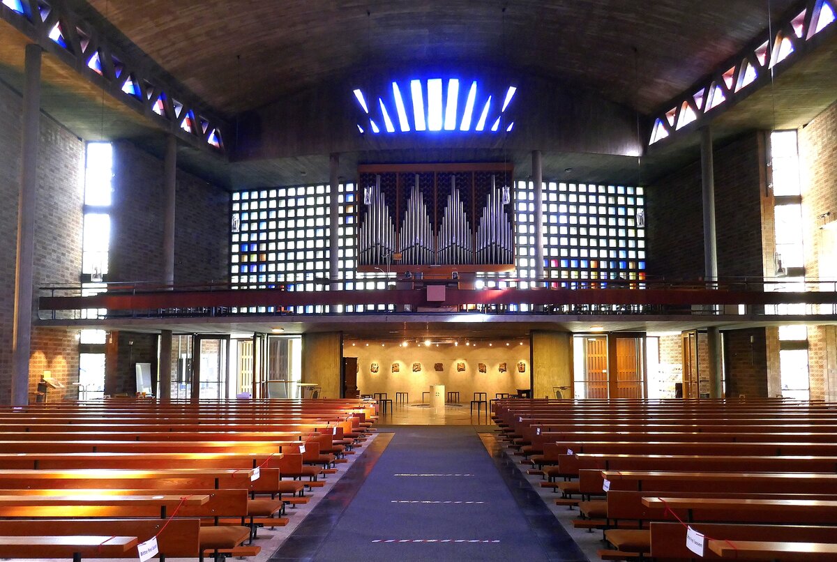 Badenweiler, Blick zur Orgelempore mit der Klais-Orgel von 1970, Sept.2021