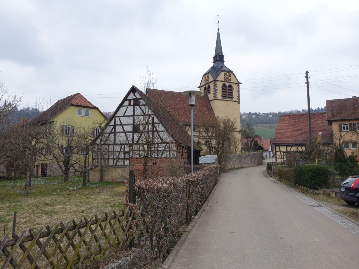 Bchlingen, Ev. St. Johannes Kirche, erbaut 1285 mit ummauerten Kirchhof (15.03.2015)