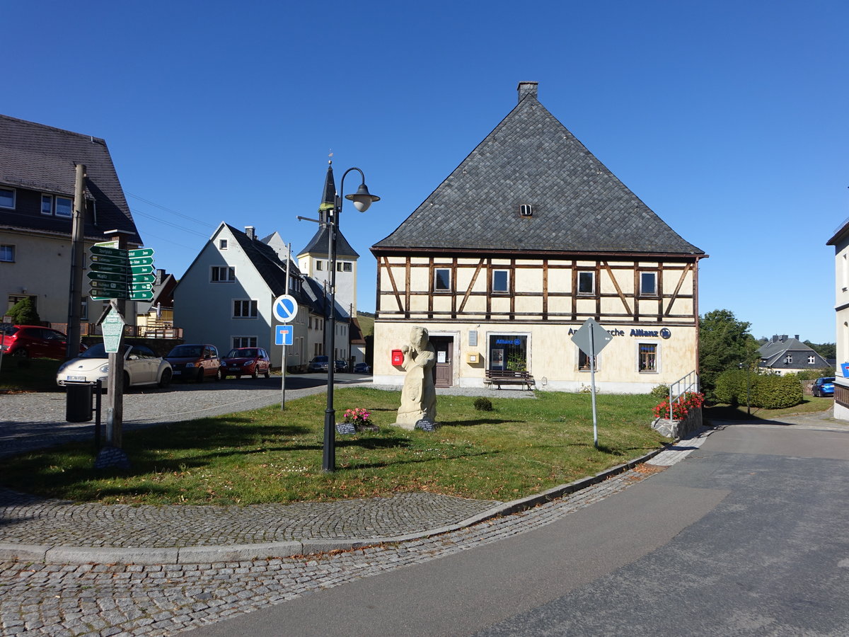 Brenstein, historisches Fachwerkhaus am Marktplatz (04.10.2020)