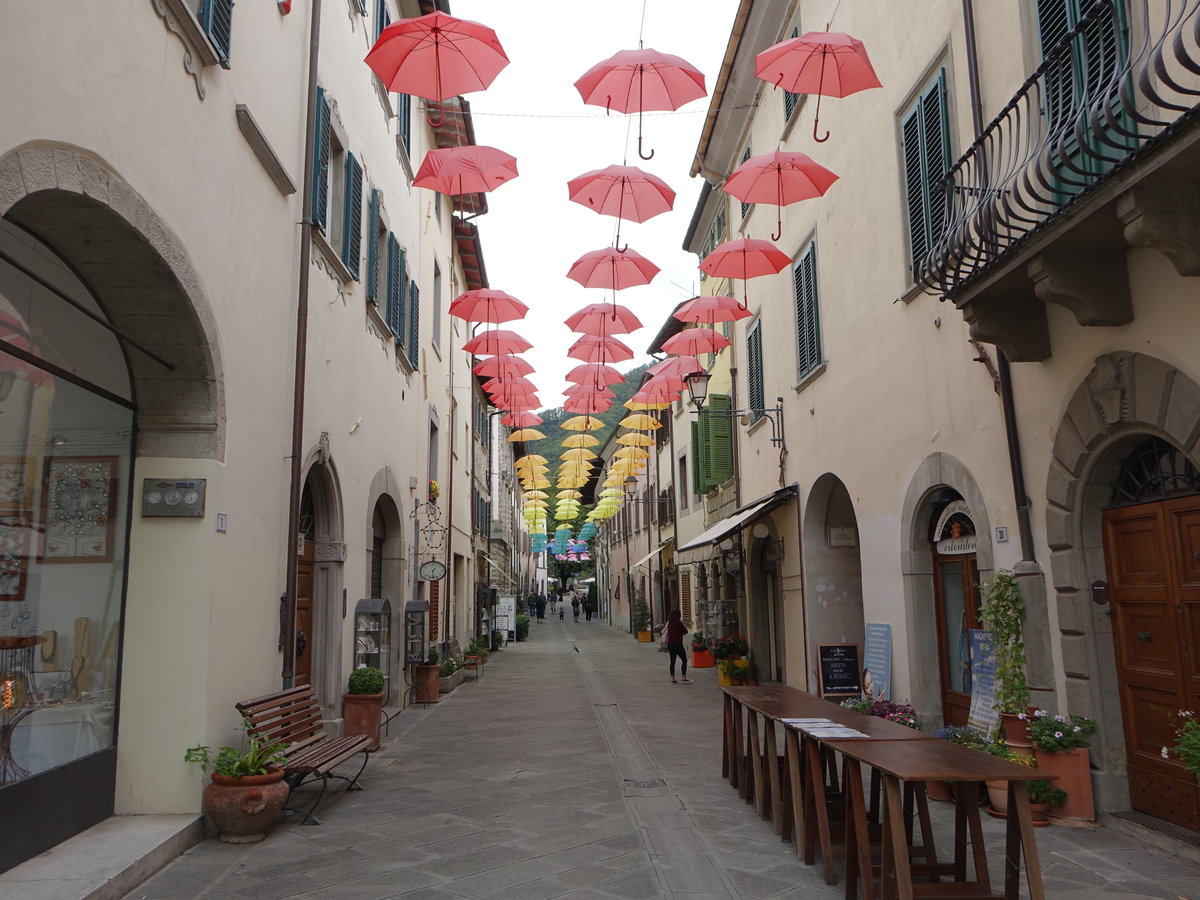 Bagno di Romagna, historische Gebude in der Via Fiorentina (20.09.2019)