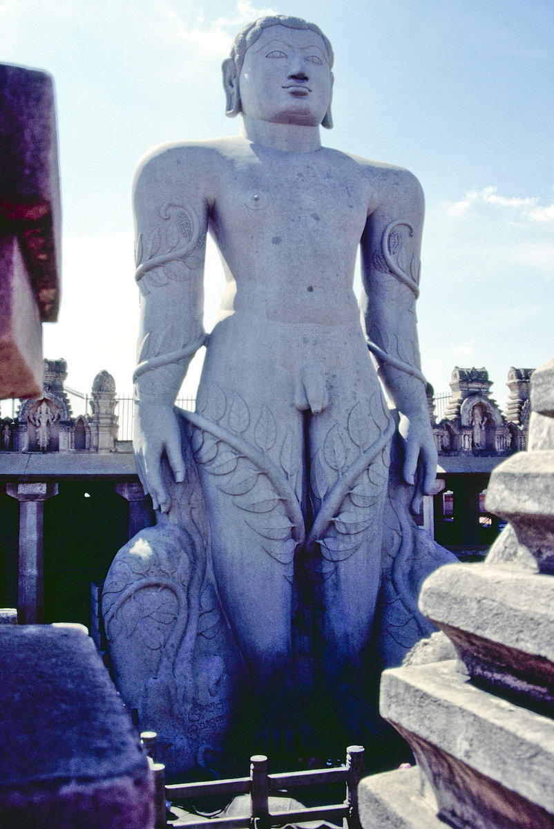 Bahubali/Gomateshvara-Statue in Shravanabelagola. Bild vom Dia. Aufnahme: Oktober 1988.