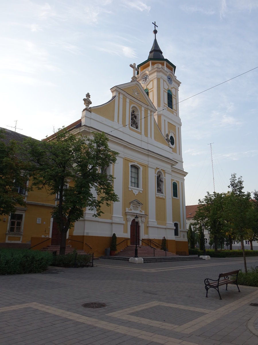 Baja, barocke Franziskanerkirche St. Antal, erbaut 1728 (24.08.2019)