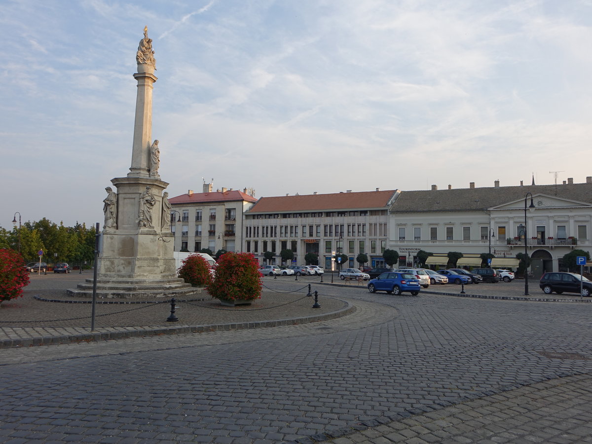 Baja, sptbarocke Dreifaltigkeitssule am Szentharomsag Ter (24.08.2019)