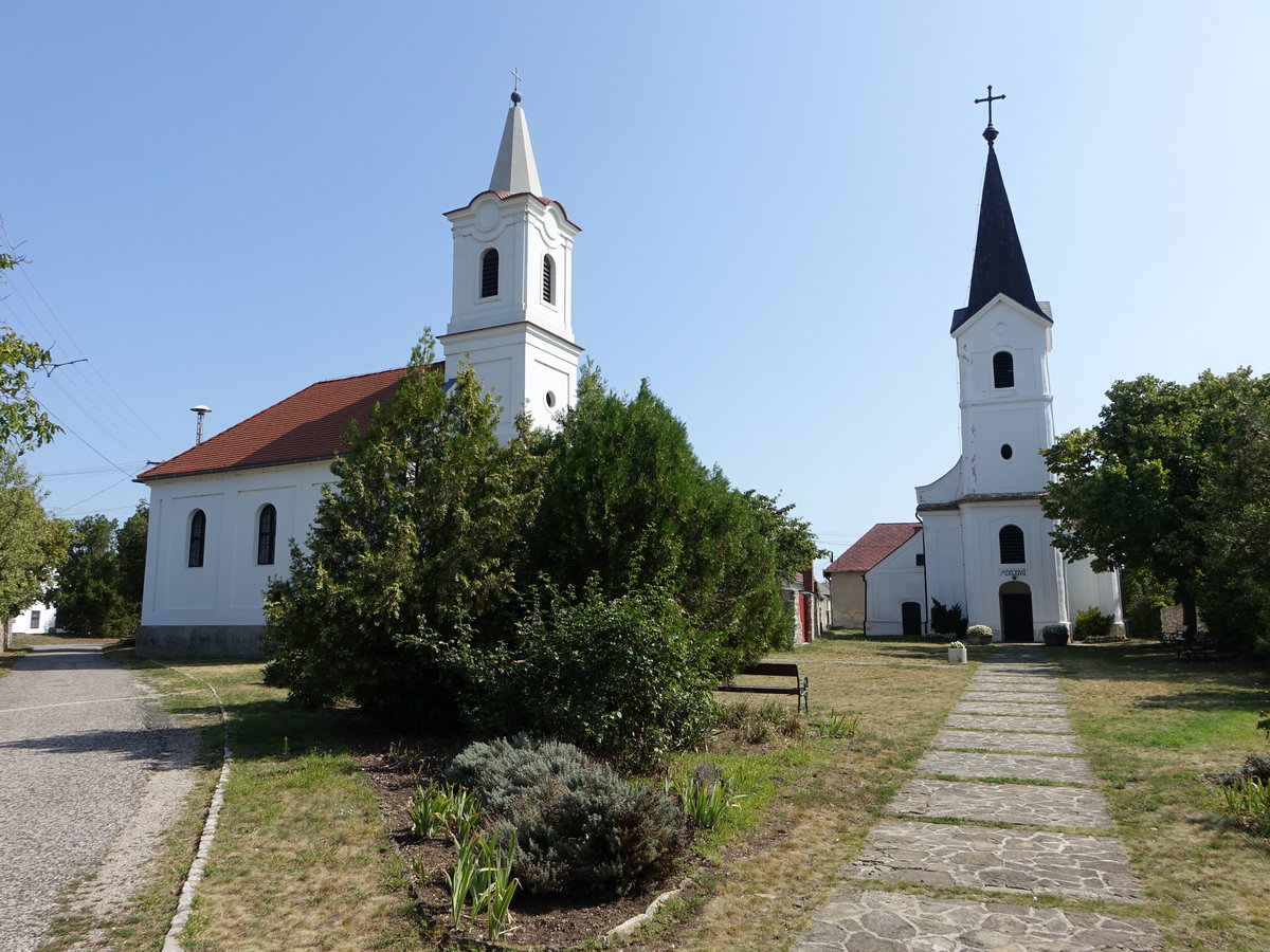 Balatonakali, Ref. Kirche und Kath. Kirche von 1827 (28.08.2018)