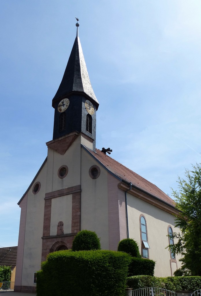 Baldersheim im sdlichen Elsa, die Pfarrkirche St.Peter und Paul von 1780, Juni 2015