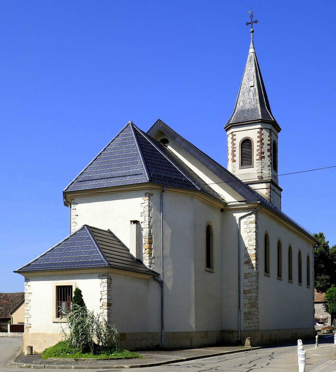Balgau im Oberelsaß, die katholische Kirche St.Nikolaus, erbaut 1861, Juli 2021