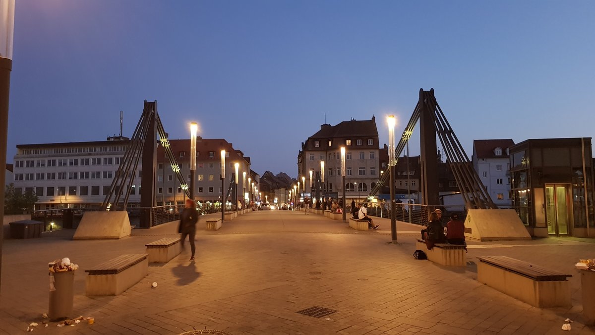 Bamberg, Abendstimmung auf der Kettenbrücke über den Main-Donau-Kanal, Blick in die Hauptwachstraße - 05.05.2018