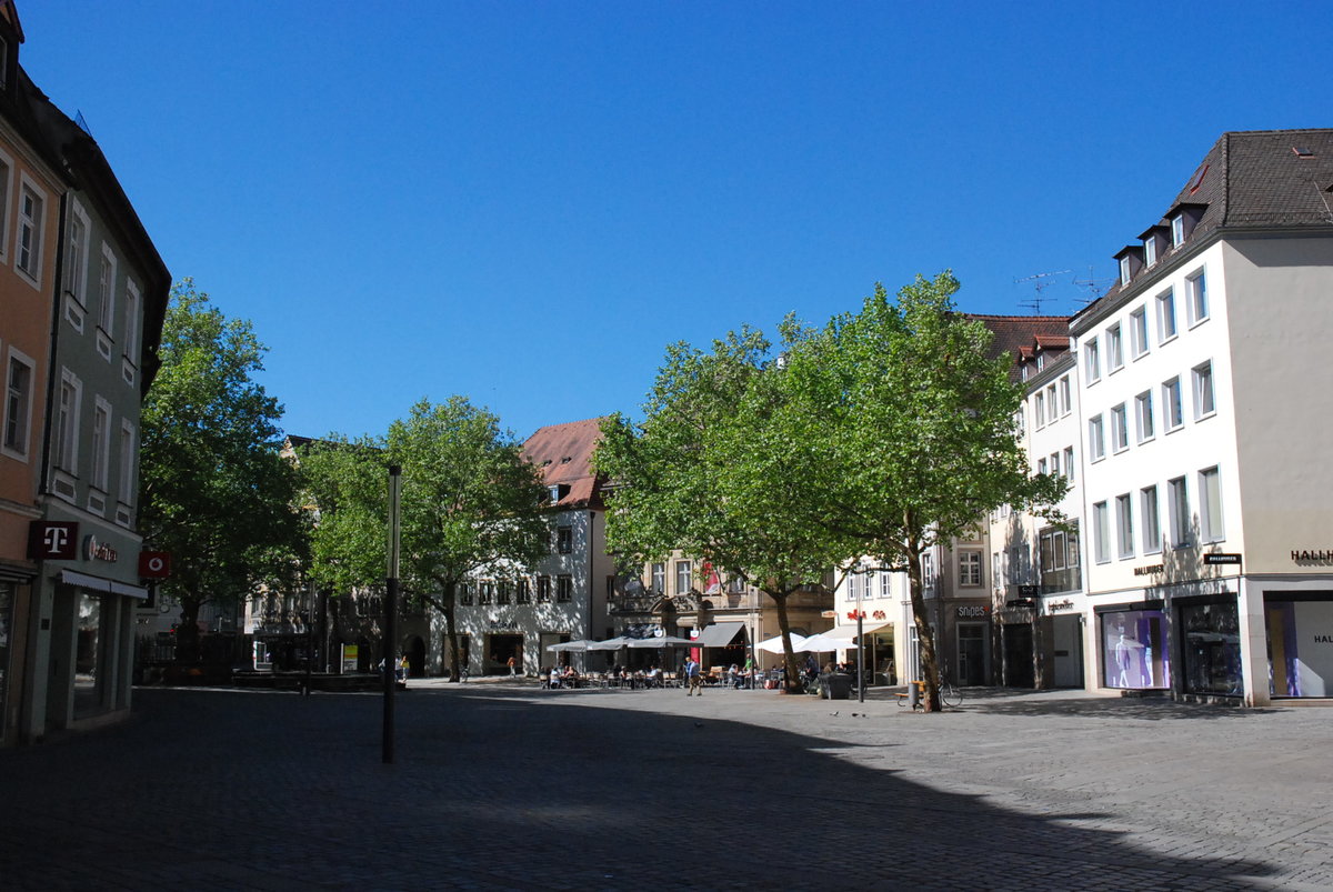 Bamberg, Grner Markt, links der Neptunbrunnen/ Gabelmoo  - 06.05.2018