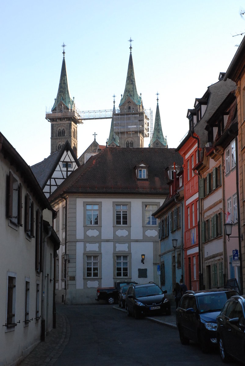 Bamberg, Kasernstrae. Blick auf das Palais Schrottenberg. Im Hintergrund die Trme des Bamberger Doms - 05.05.2018