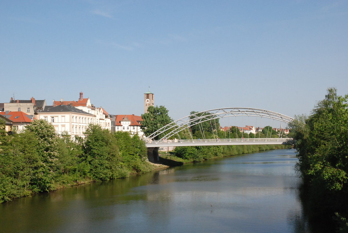 Bamberg, Luitpoldbrcke ber den Main-Donau-Kanal mit Erlserkirche, Blick vom der Kettenbrcke - 05.05.2018