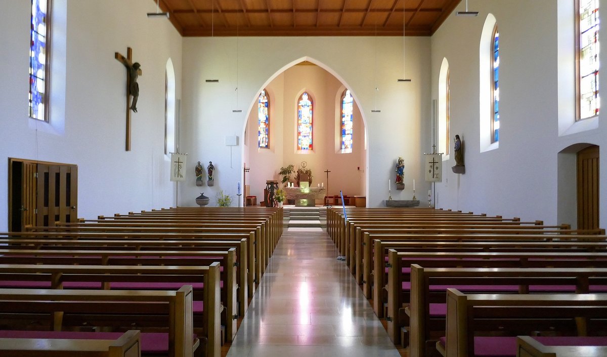 Bamlach, Blick zum Altar in der Pfarrkirche St.Peter und Paul, Juli 2019