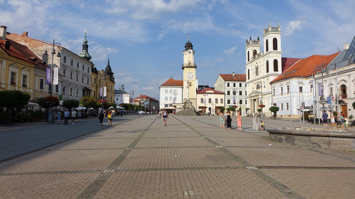 Banska Bystrica / Neusohl, Mariensule, Hodinova Veza Turm und St. Xaver Kirche am Namesti SNP (07.08.2020)